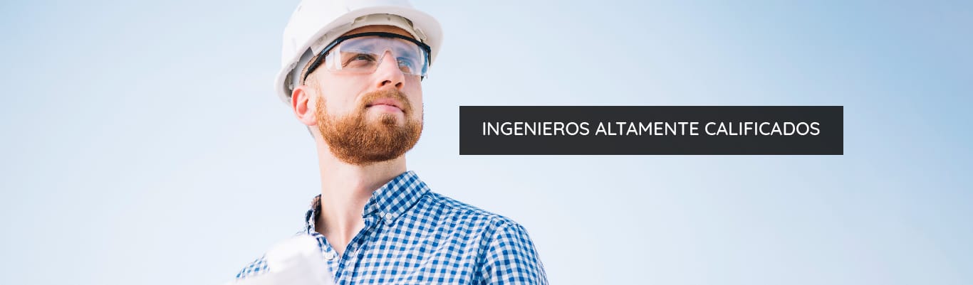 Ingeniero con casco de seguridad